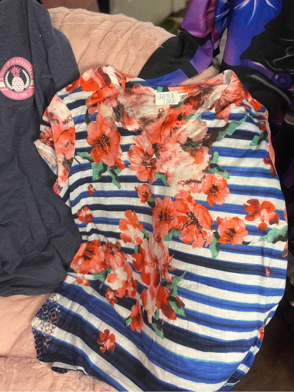 Bundle #9 - 6 Women's XL Items - Pics included - Picture 2 of 7